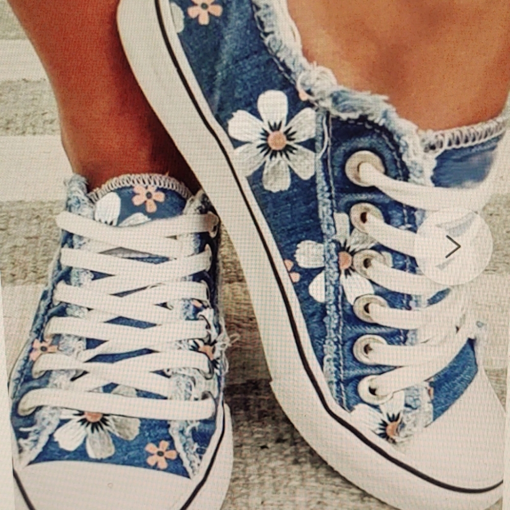 NWOT!  JFB Woman's Flower Canvas Tennis Shoes Size 7.5